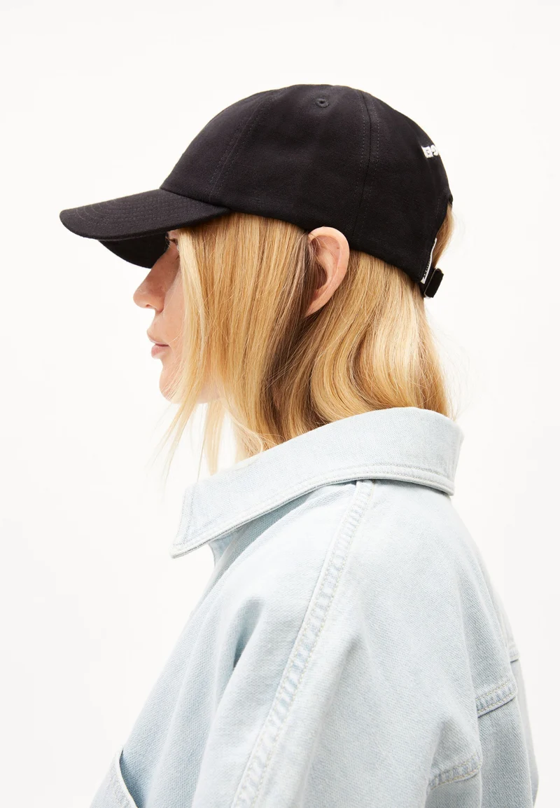 YENAAS LOVAA | black