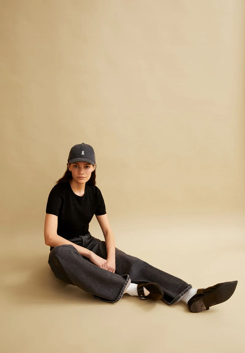 GUILIAA MERINO STRICK T-SHIRT | black