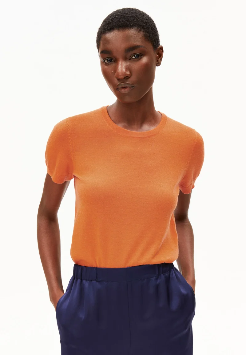 GUILIAA MERINO STRICK T-SHIRT | amberglow