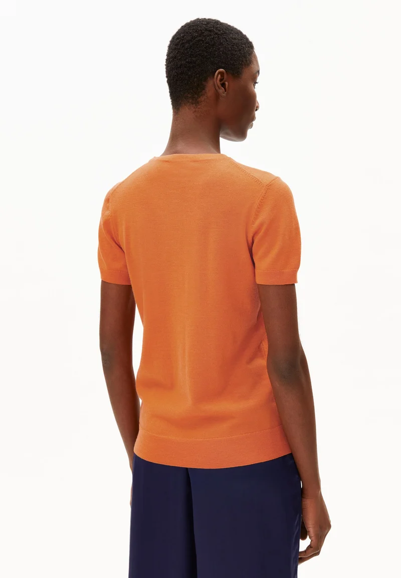 GUILIAA MERINO STRICK T-SHIRT | amberglow
