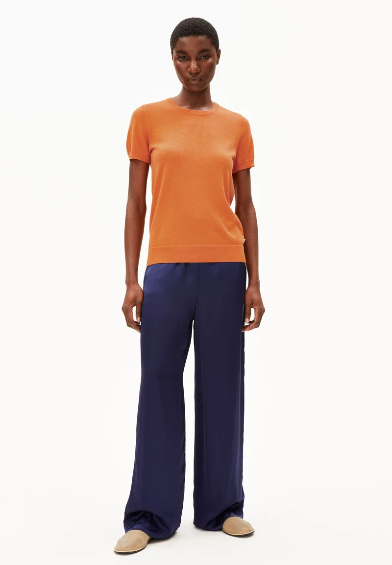 GUILIAA MERINO STRICK T-SHIRT | amberglow