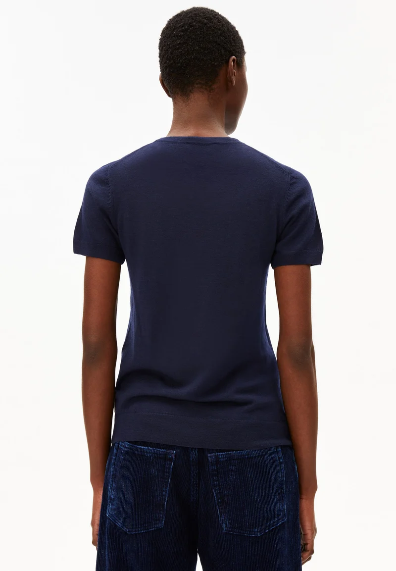 GUILIAA MERINO STRICK T-SHIRT | tinted navy