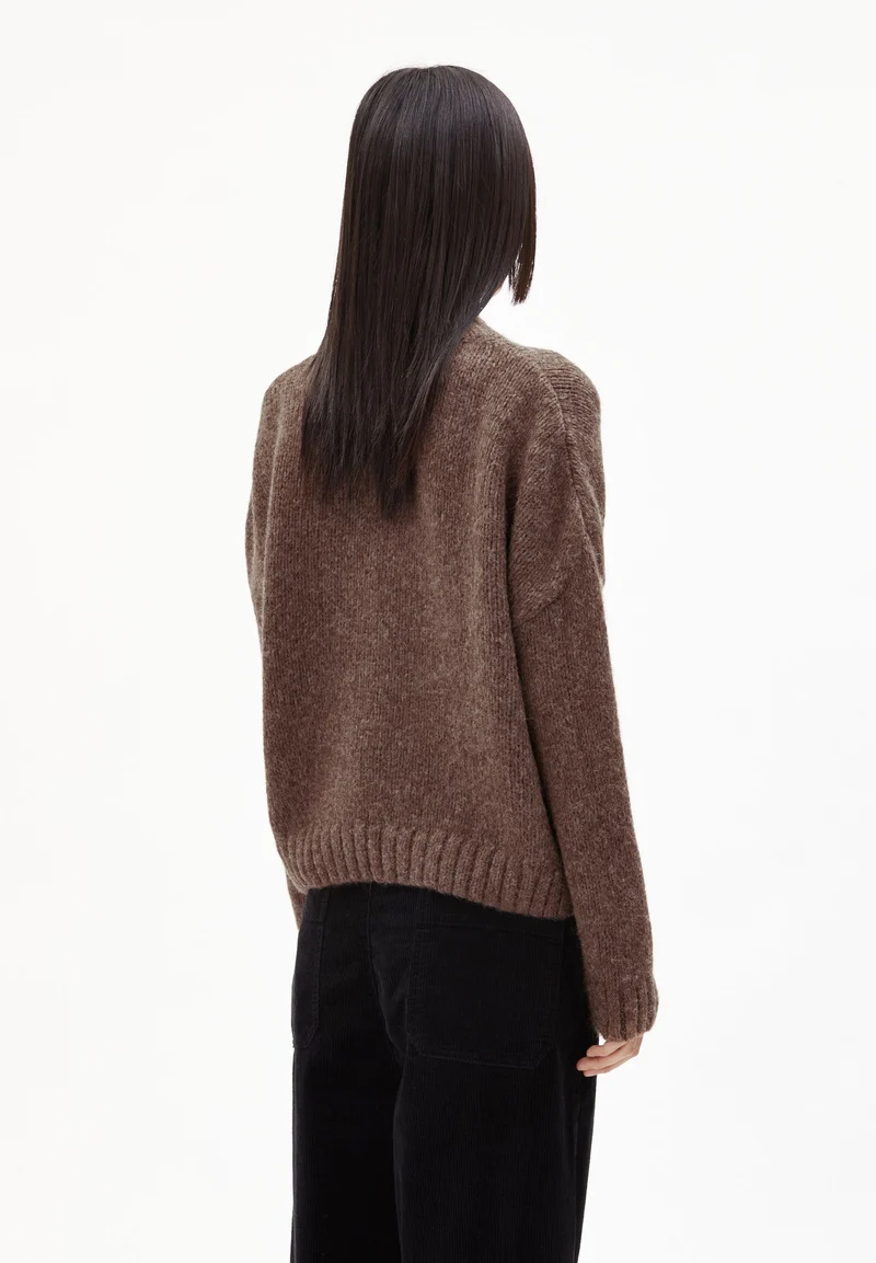 INARAA PUIJPU | deep brown