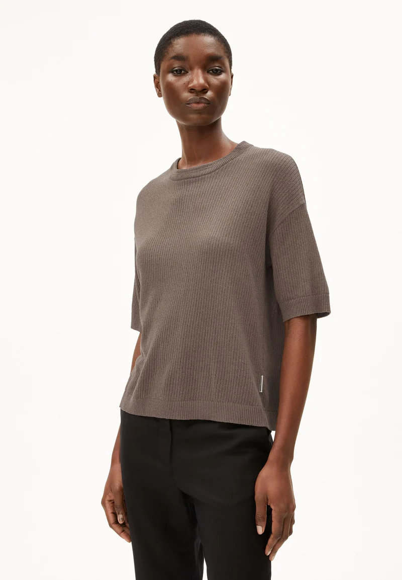 LIZAA LINO | walnut cream