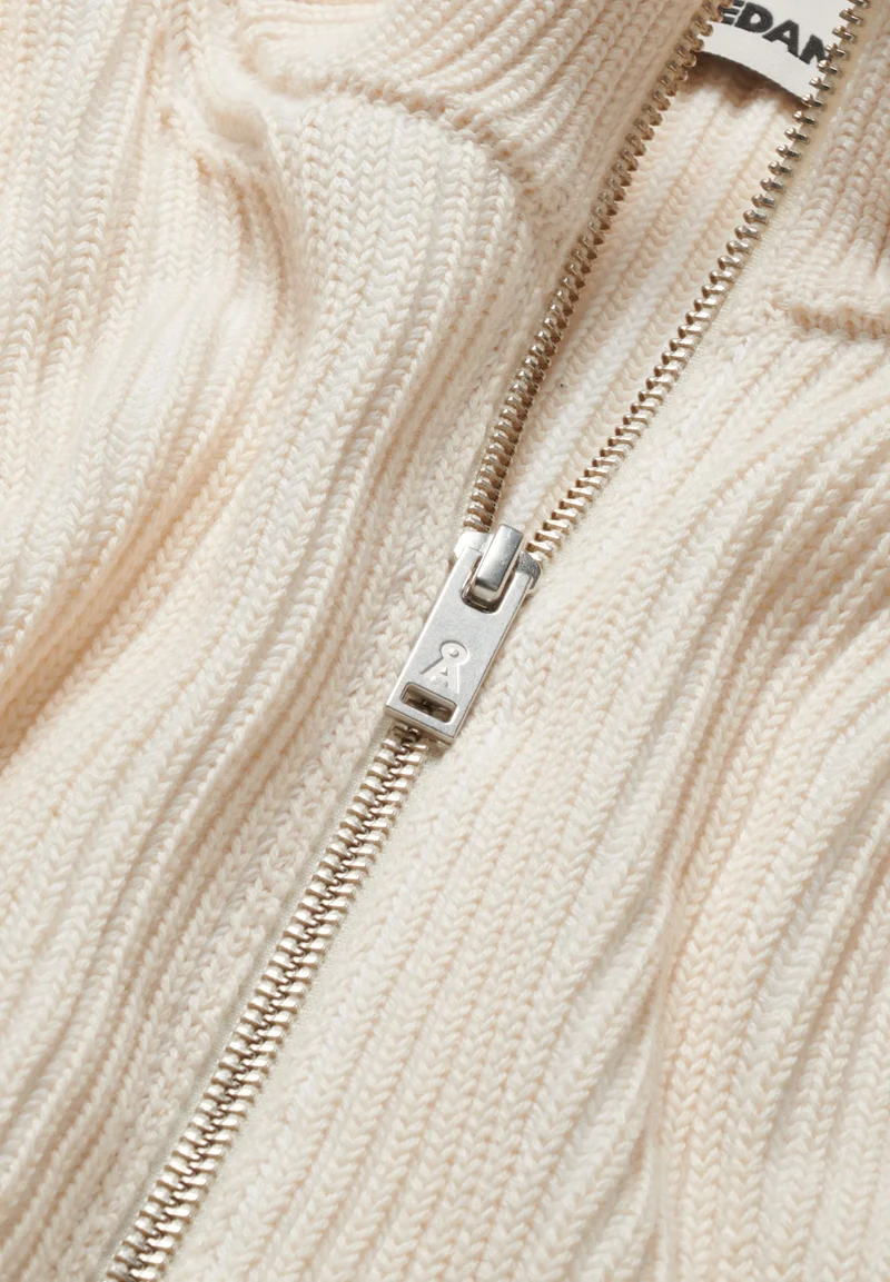 REBECCAA VANISE | oatmilk-light oatmilk