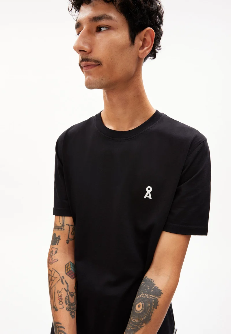 AADONI CHAANGE | black