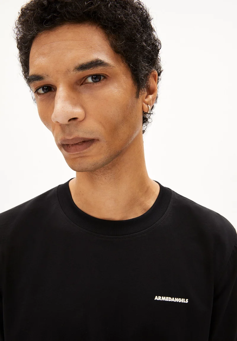 DAANAN LOGAA | black