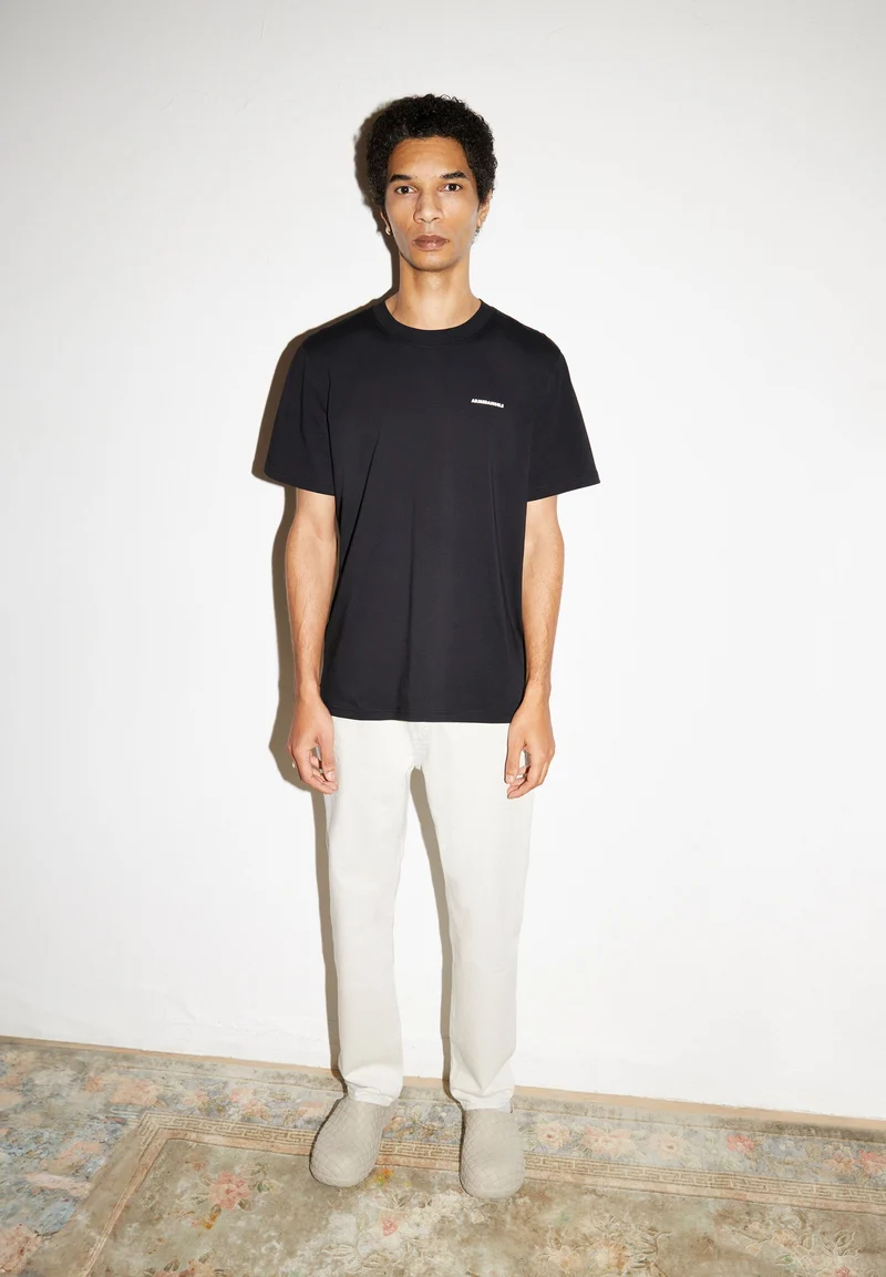 DAANAN LOGAA | black