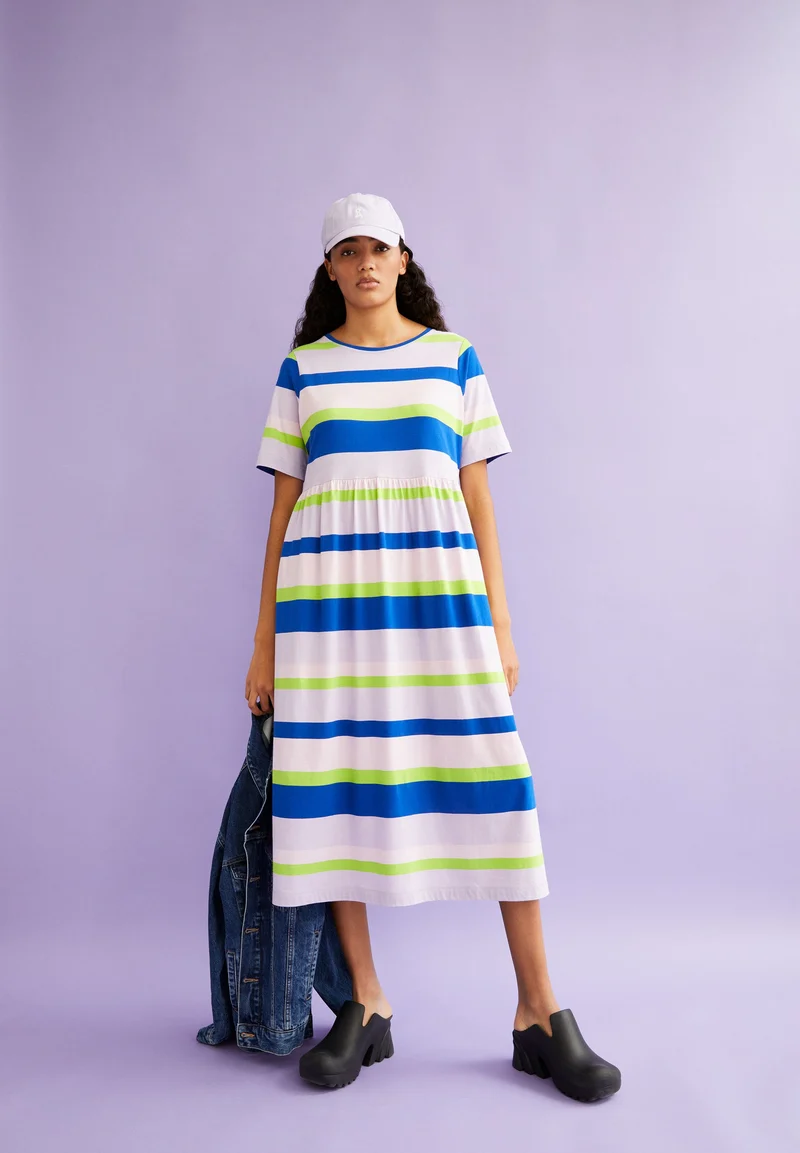 TAAKYRA HORAACIOS | dynamo blue-pink light