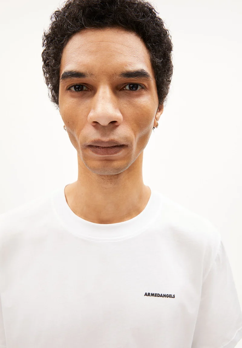 DAANAN LOGAA | white