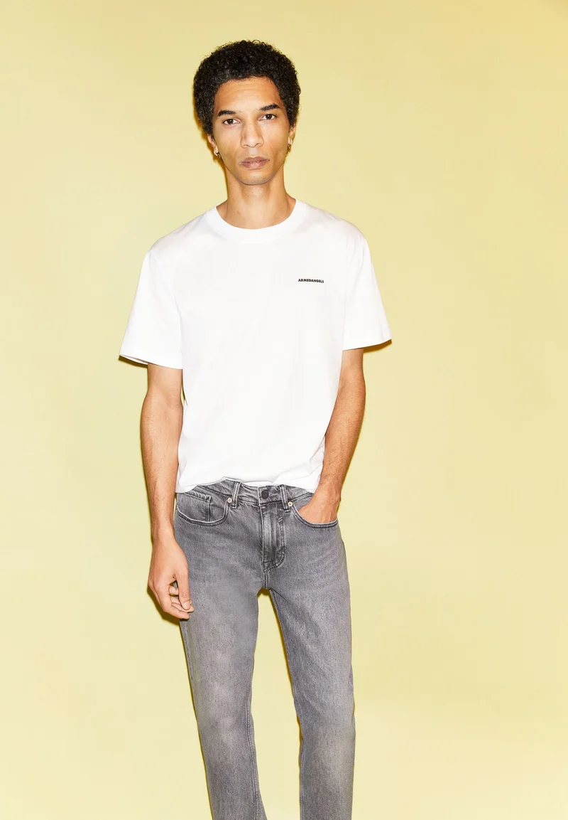 DAANAN LOGAA | white
