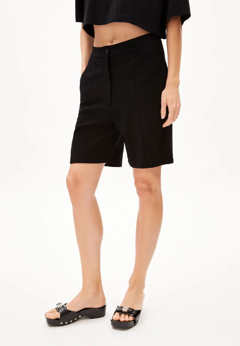 LAIDAA | black
