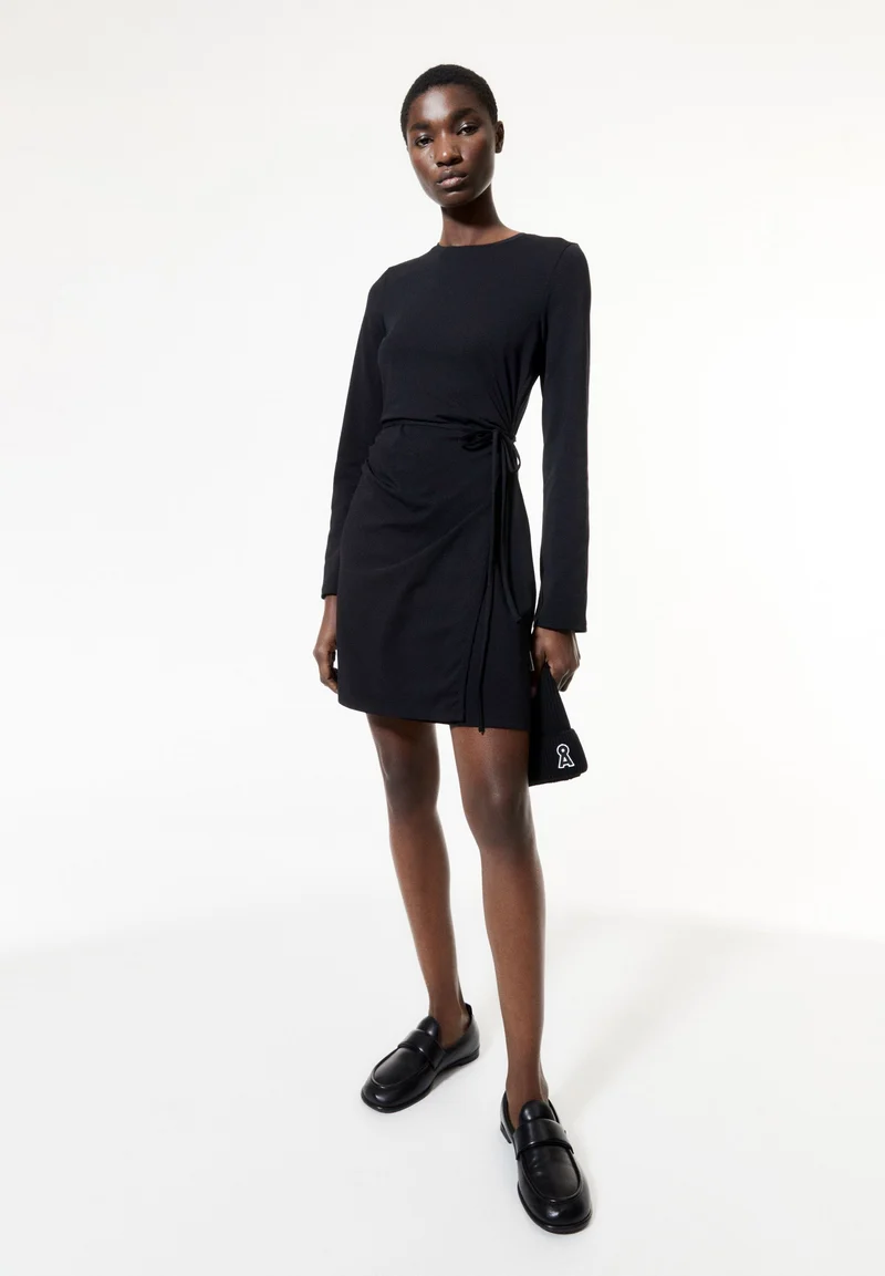 CEETAA | black