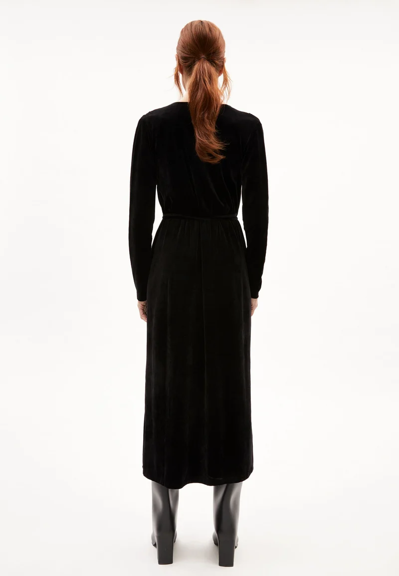 VERLAAR | black