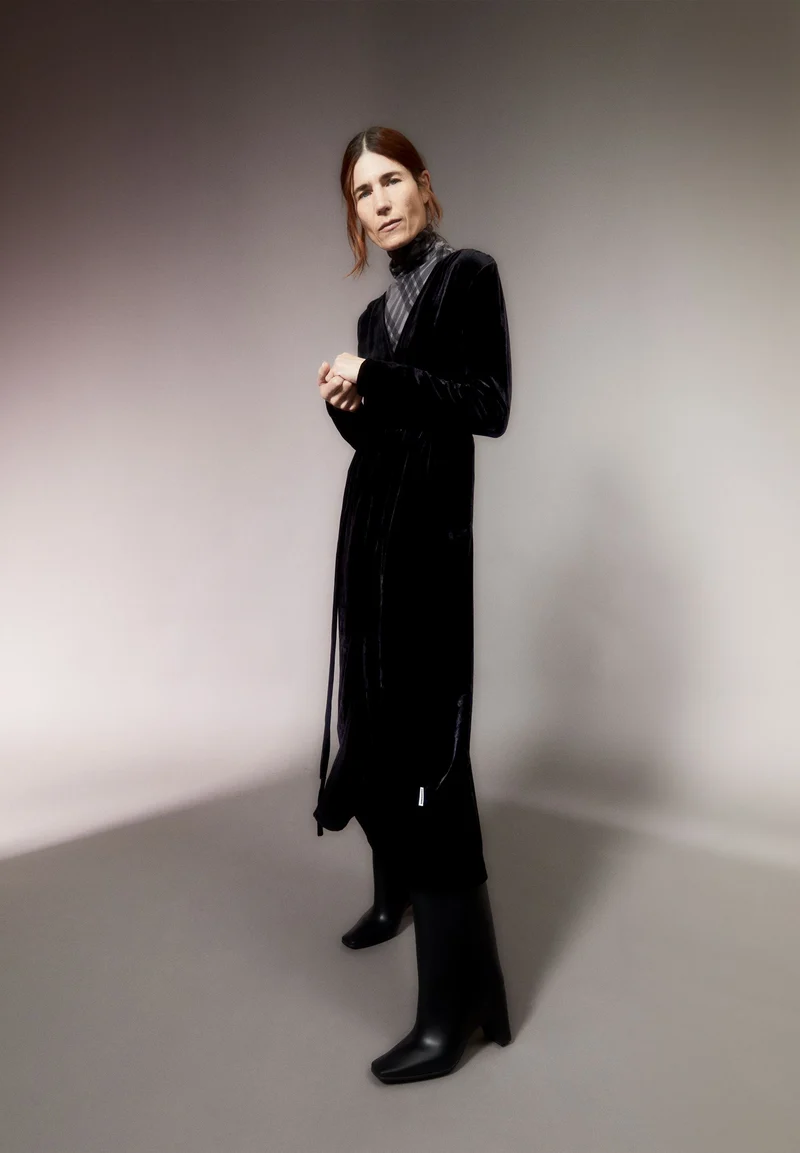 VERLAAR | black