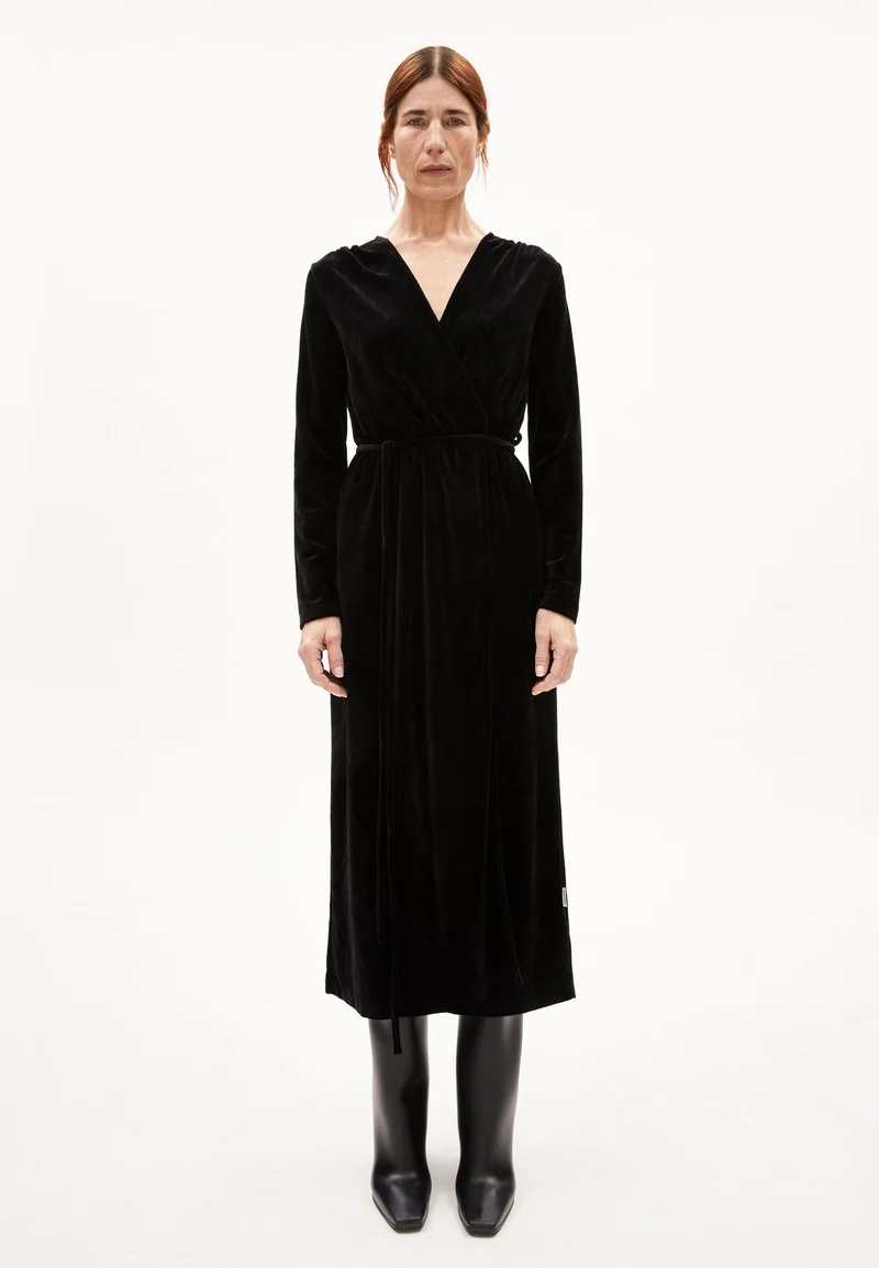 VERLAAR | black