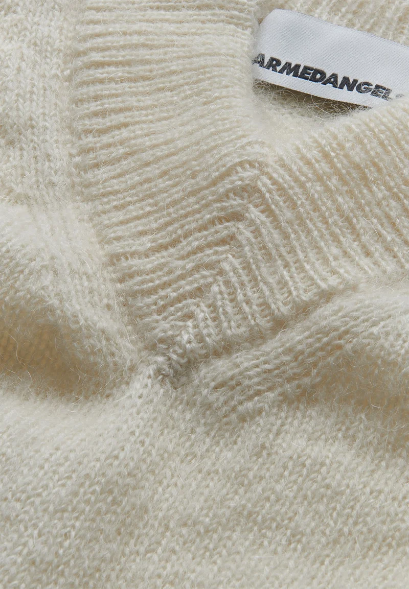 ALBASAA MOHAIR | oatmilk