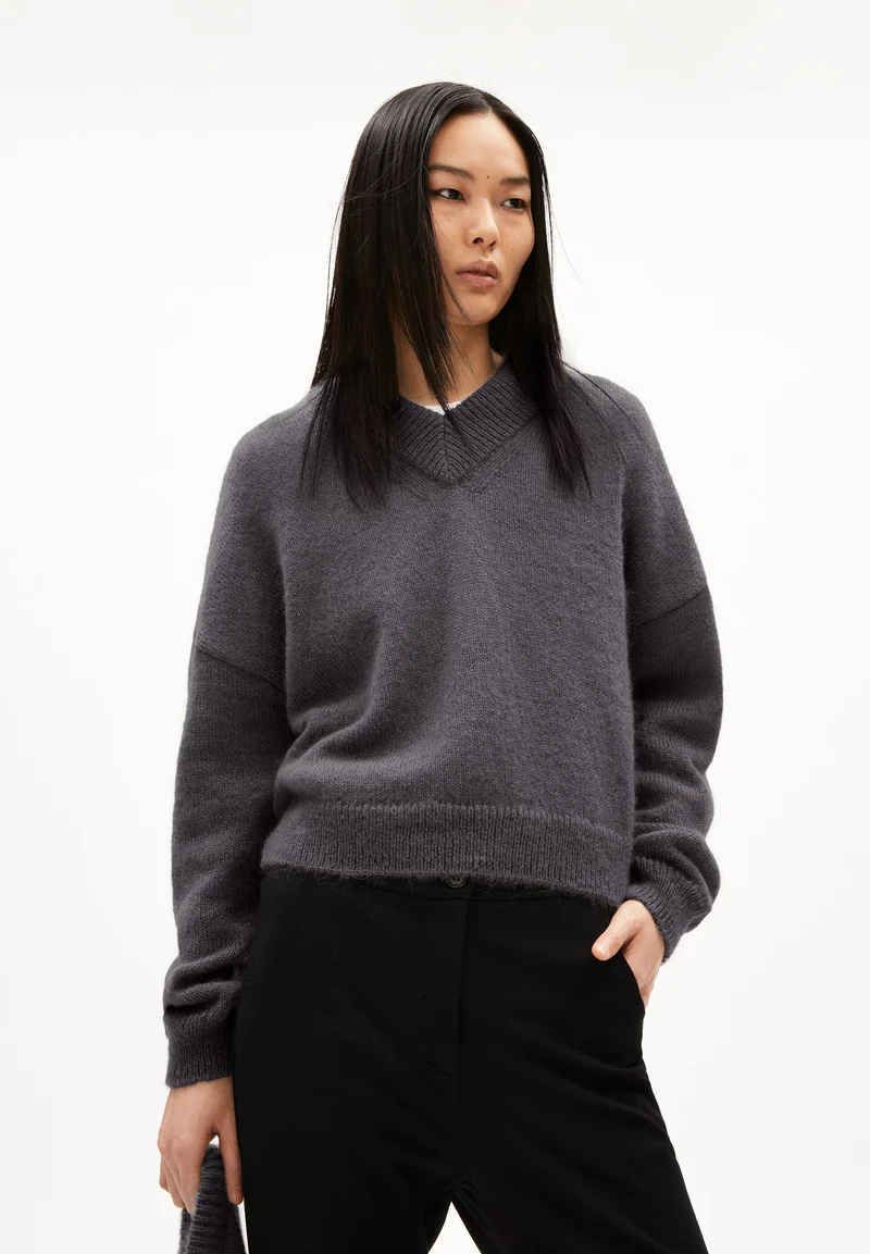 ALBASAA MOHAIR | iron cast