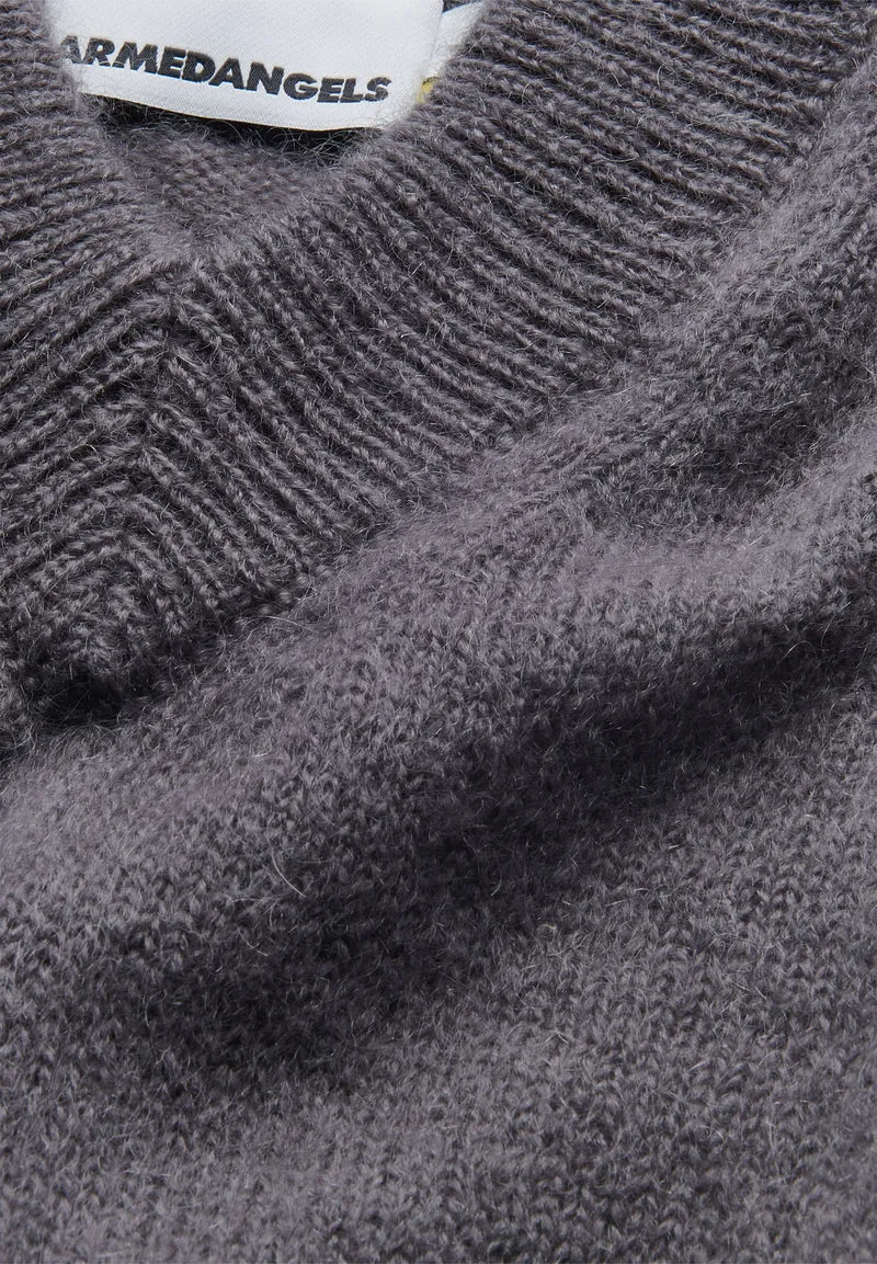 ALBASAA MOHAIR | iron cast