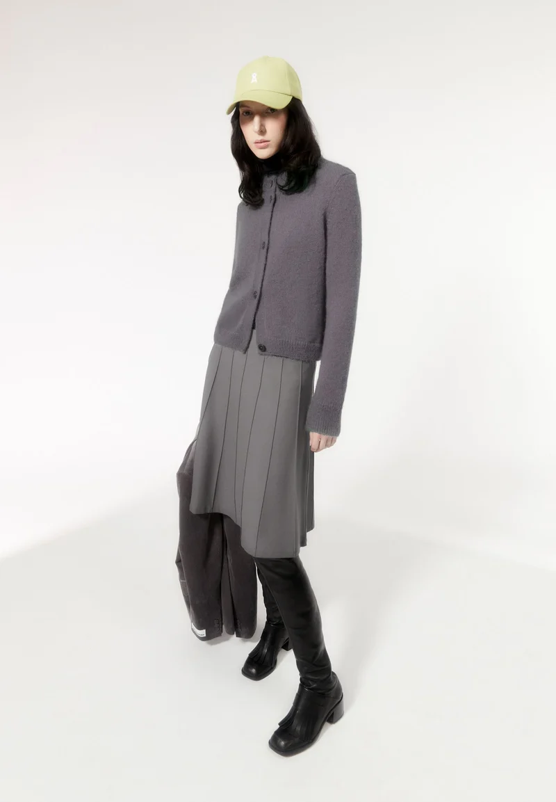 GILAAH MOHAIR | iron cast
