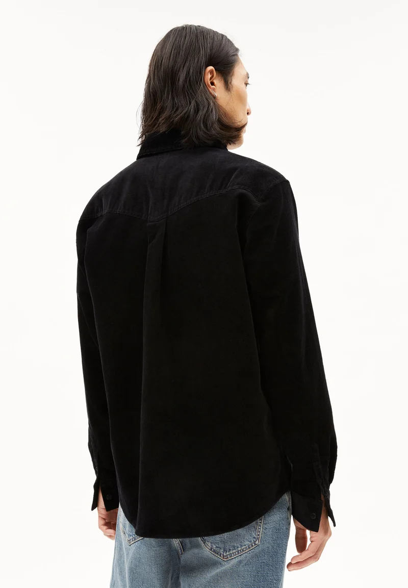 SOMAAN | black