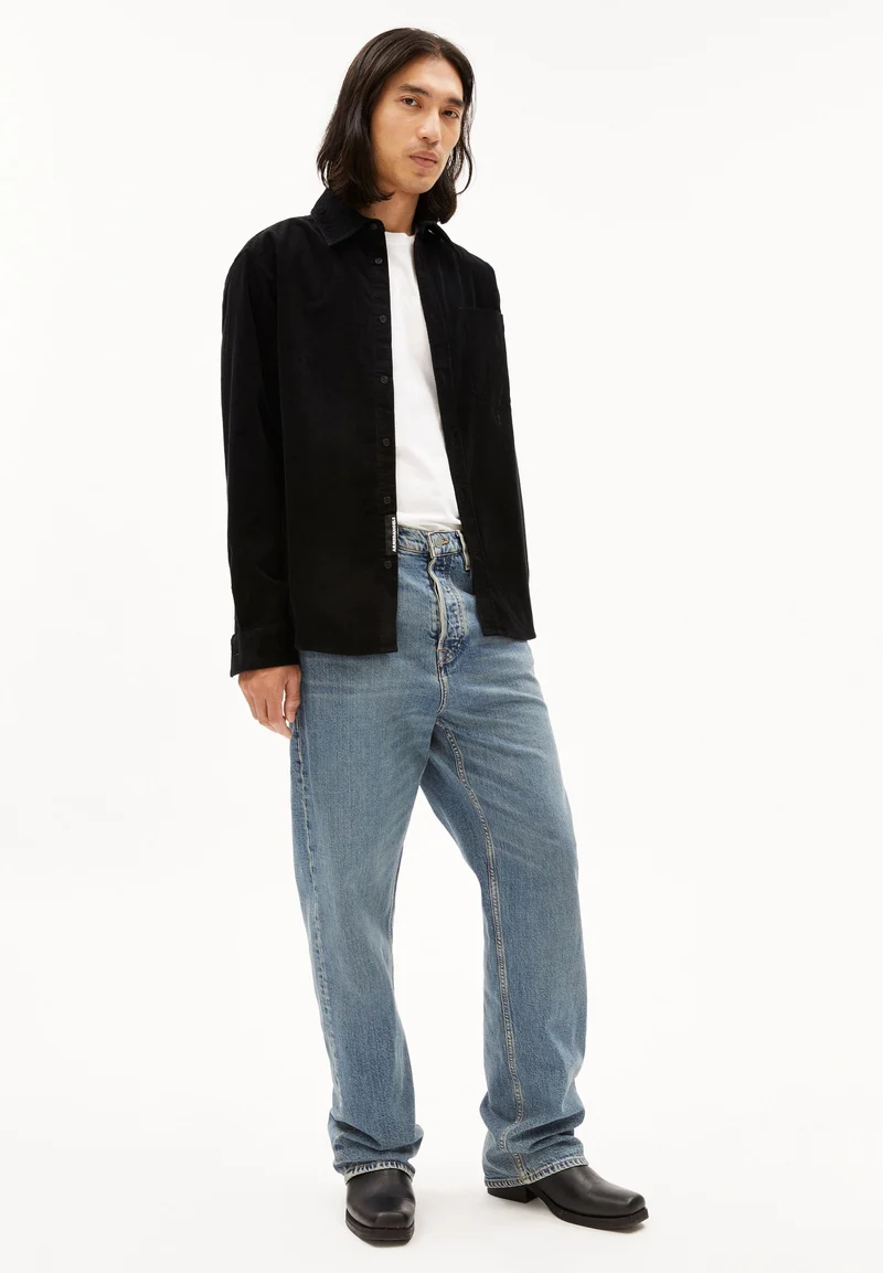 SOMAAN | black