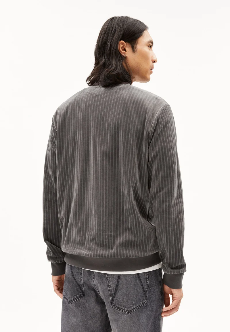 BENJAARO CORDUROY | iron cast
