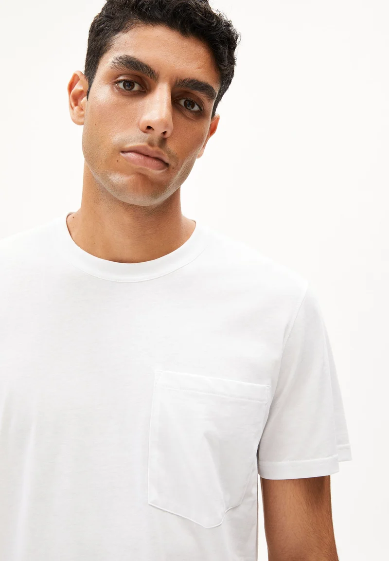 MAARKOS POCKET T-SHIRT | white