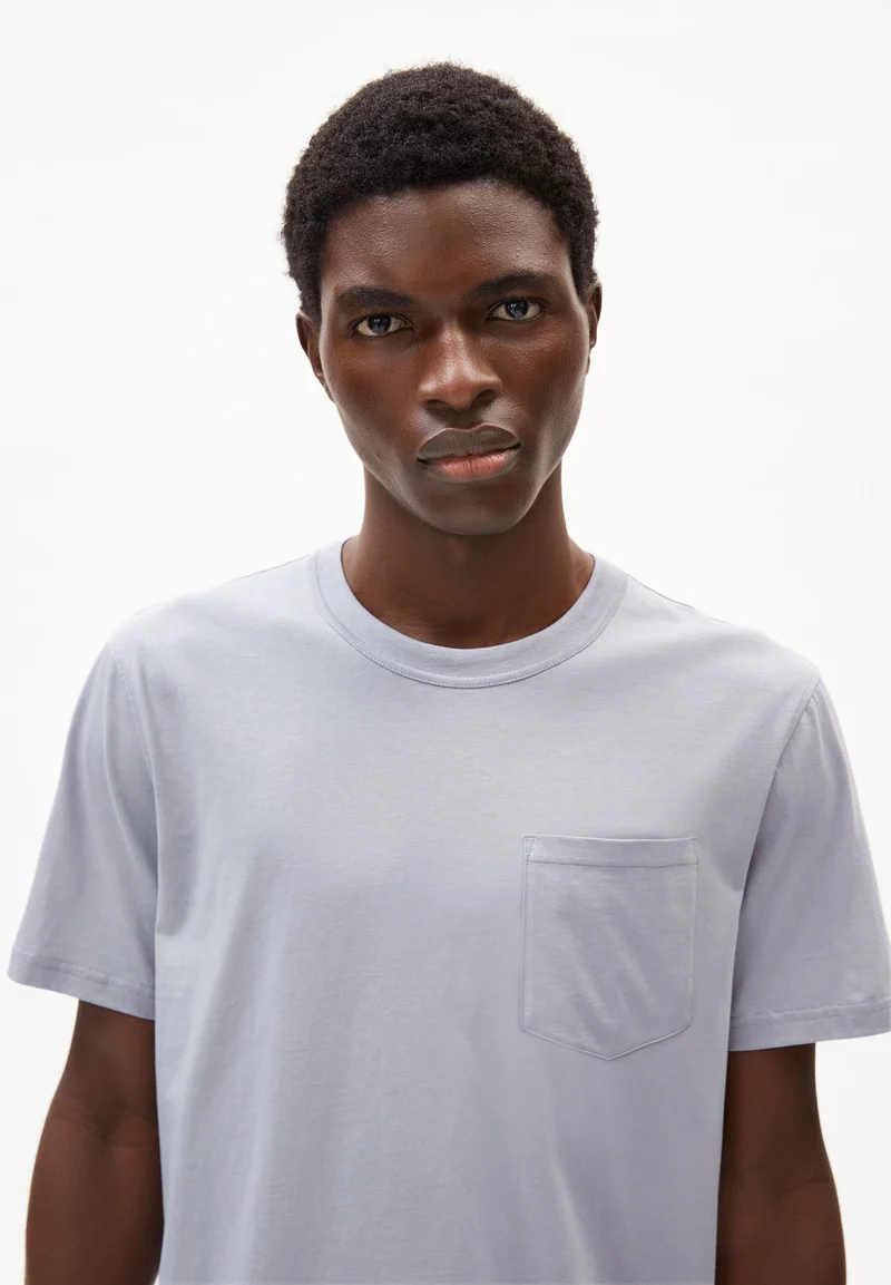 MAARKOS POCKET T-SHIRT | misty morning