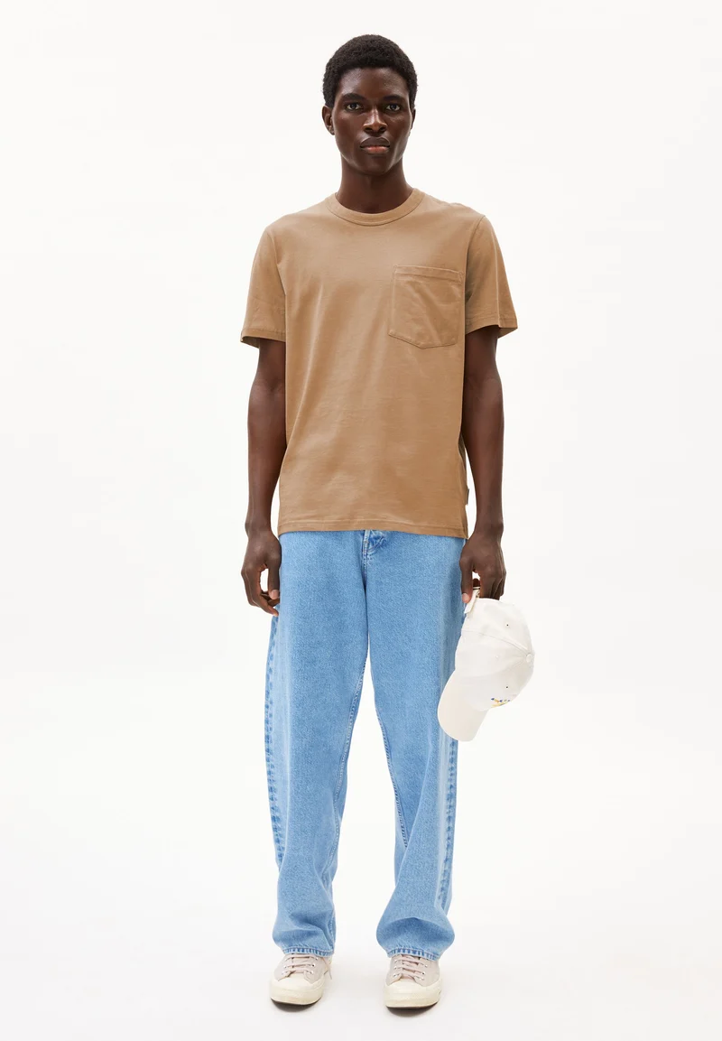 MAARKOS POCKET T-SHIRT | pale umber