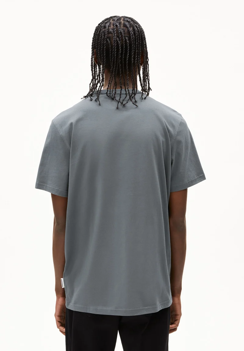 MAARKOS POCKET T-SHIRT | space steel