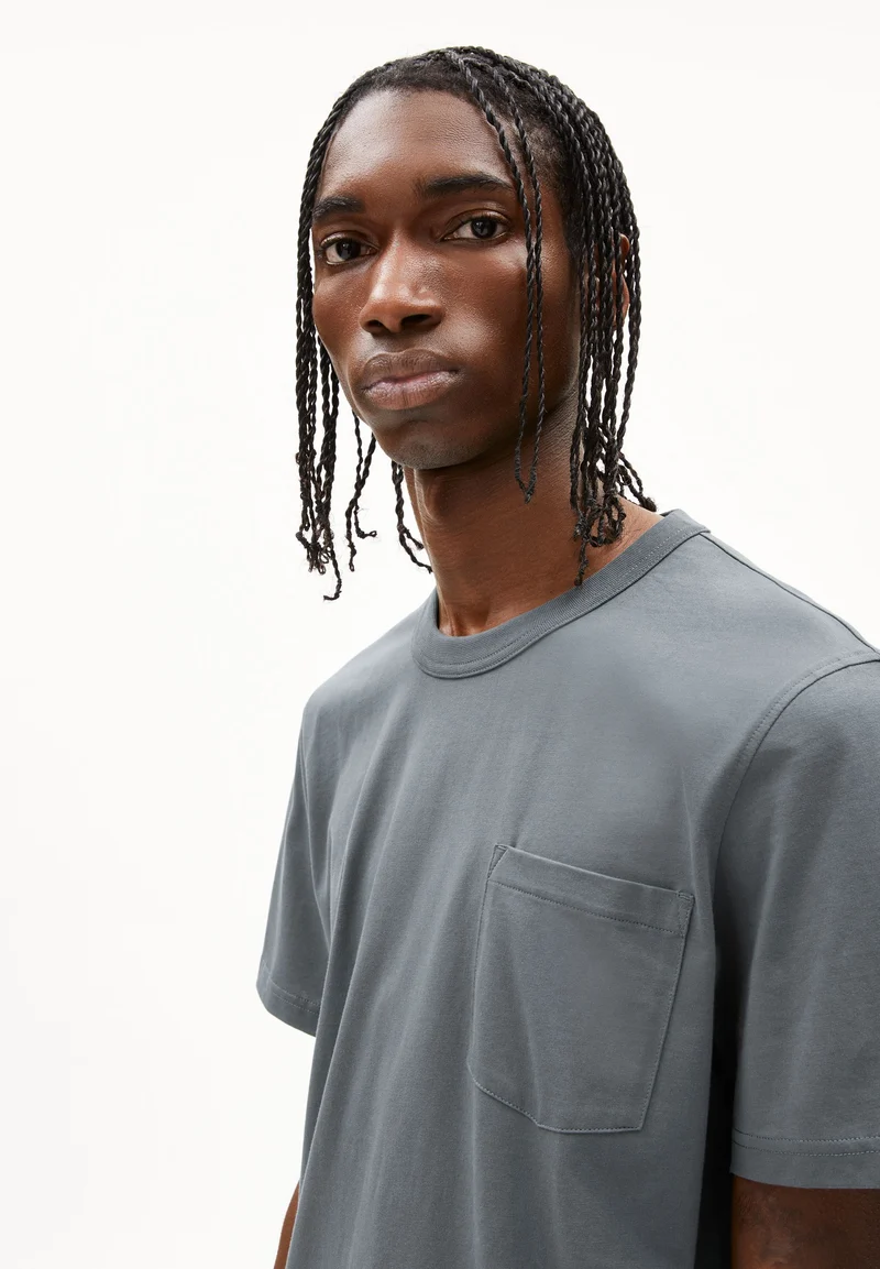 MAARKOS POCKET T-SHIRT | space steel