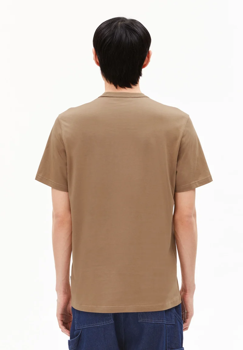 MAARKOS POCKET T-SHIRT | light oak