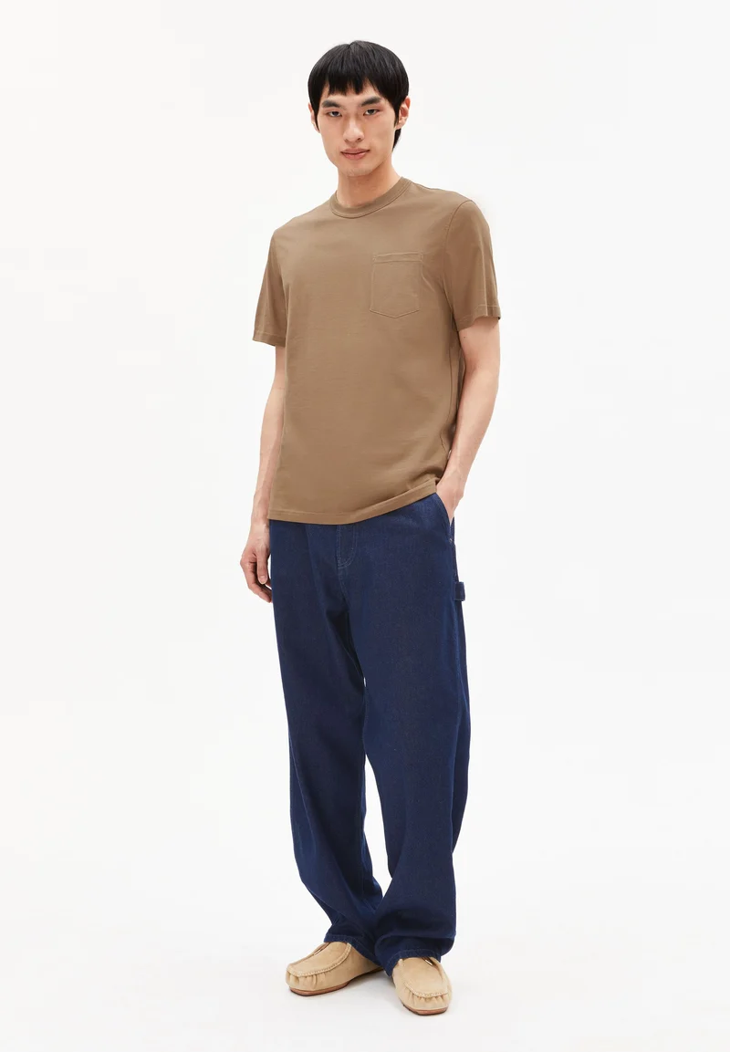 MAARKOS POCKET T-SHIRT | light oak