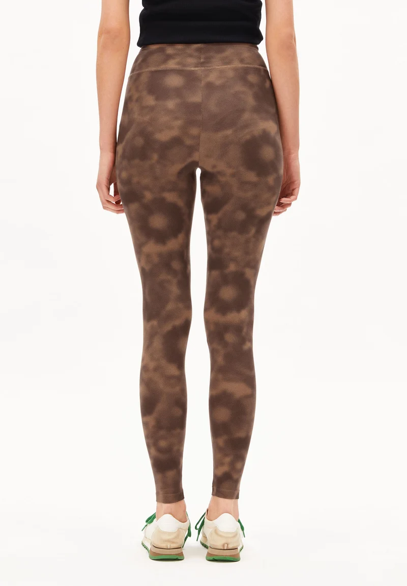 FARIBAA AUTUMN GARDEN | pale umber