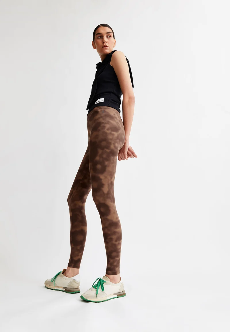 FARIBAA AUTUMN GARDEN | pale umber