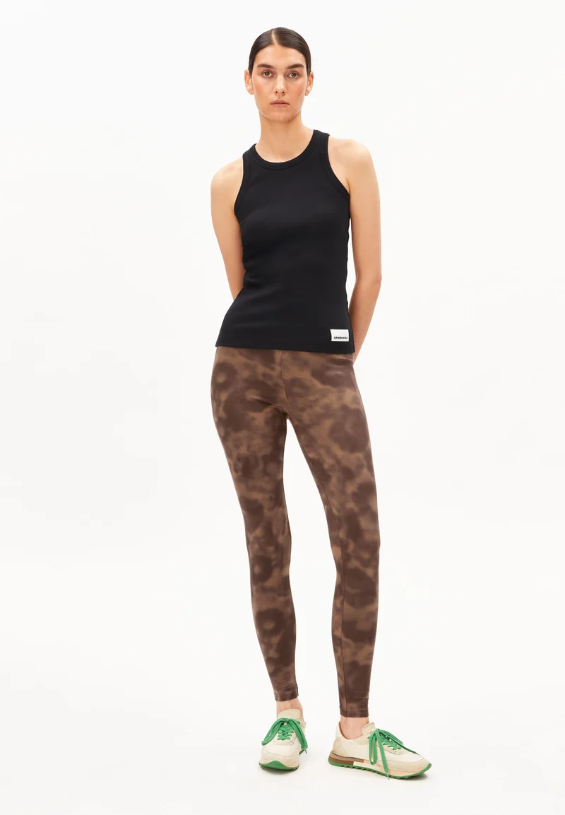 FARIBAA AUTUMN GARDEN | pale umber