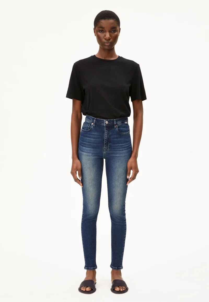 LUALAA LEINEN-MIX T-SHIRT | black
