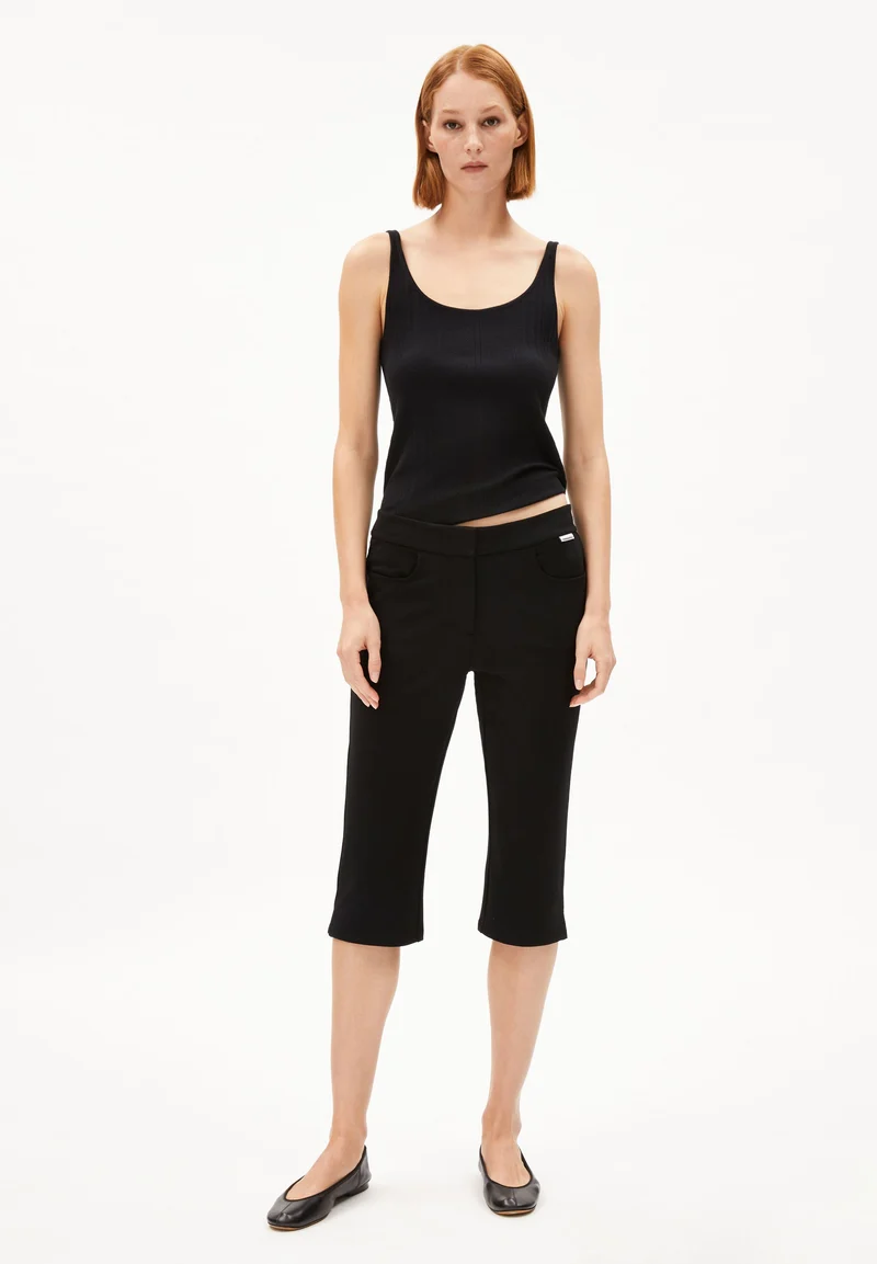 MOONBAA | black