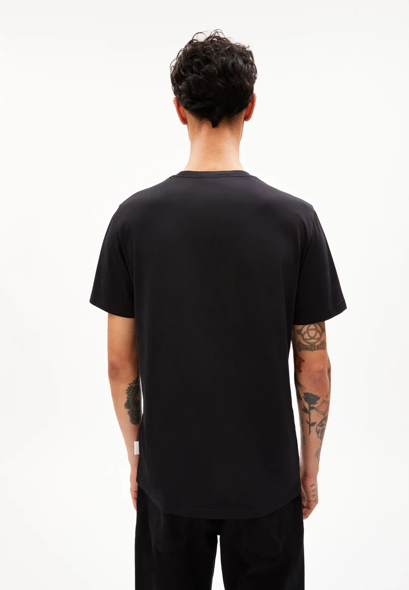JAAMES ROCKS | black