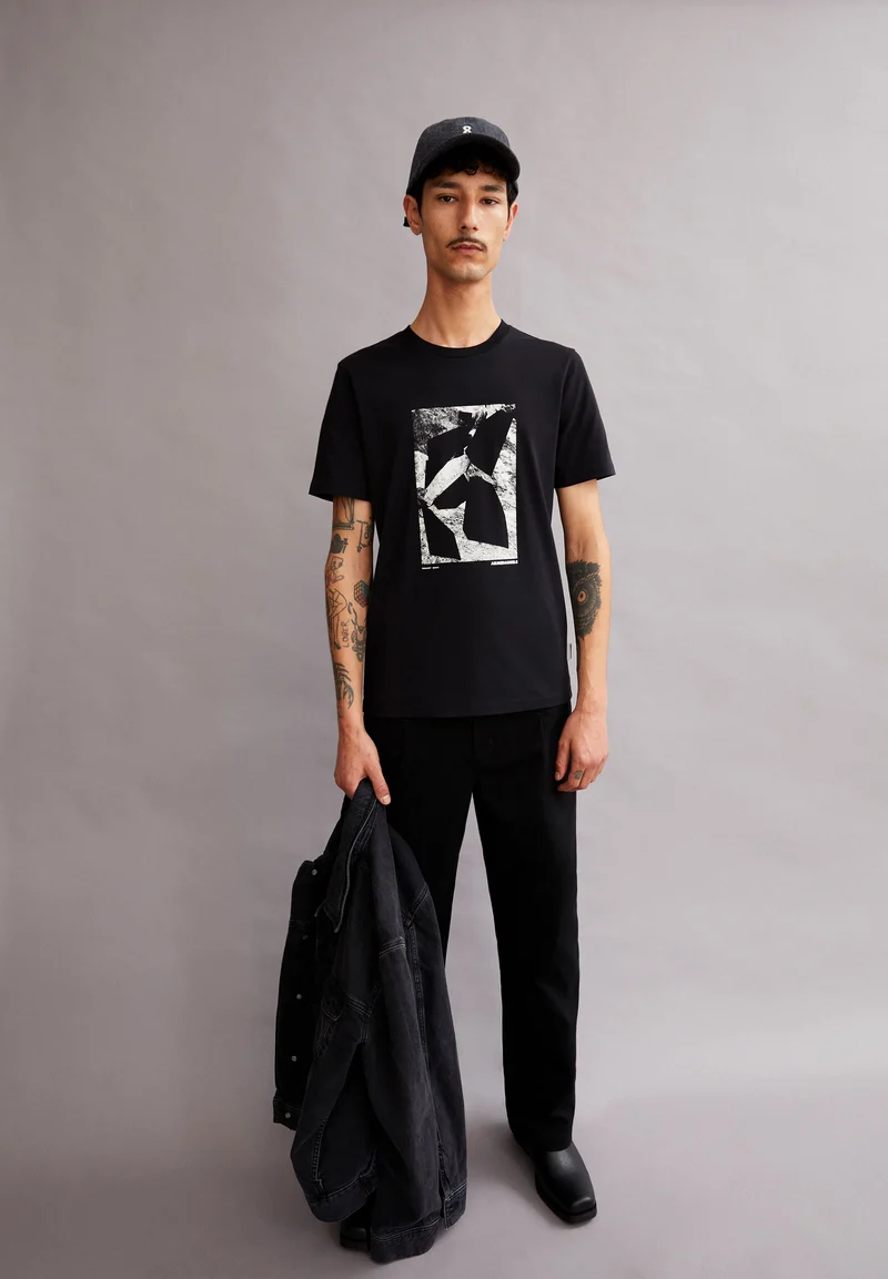 JAAMES ROCKS | black