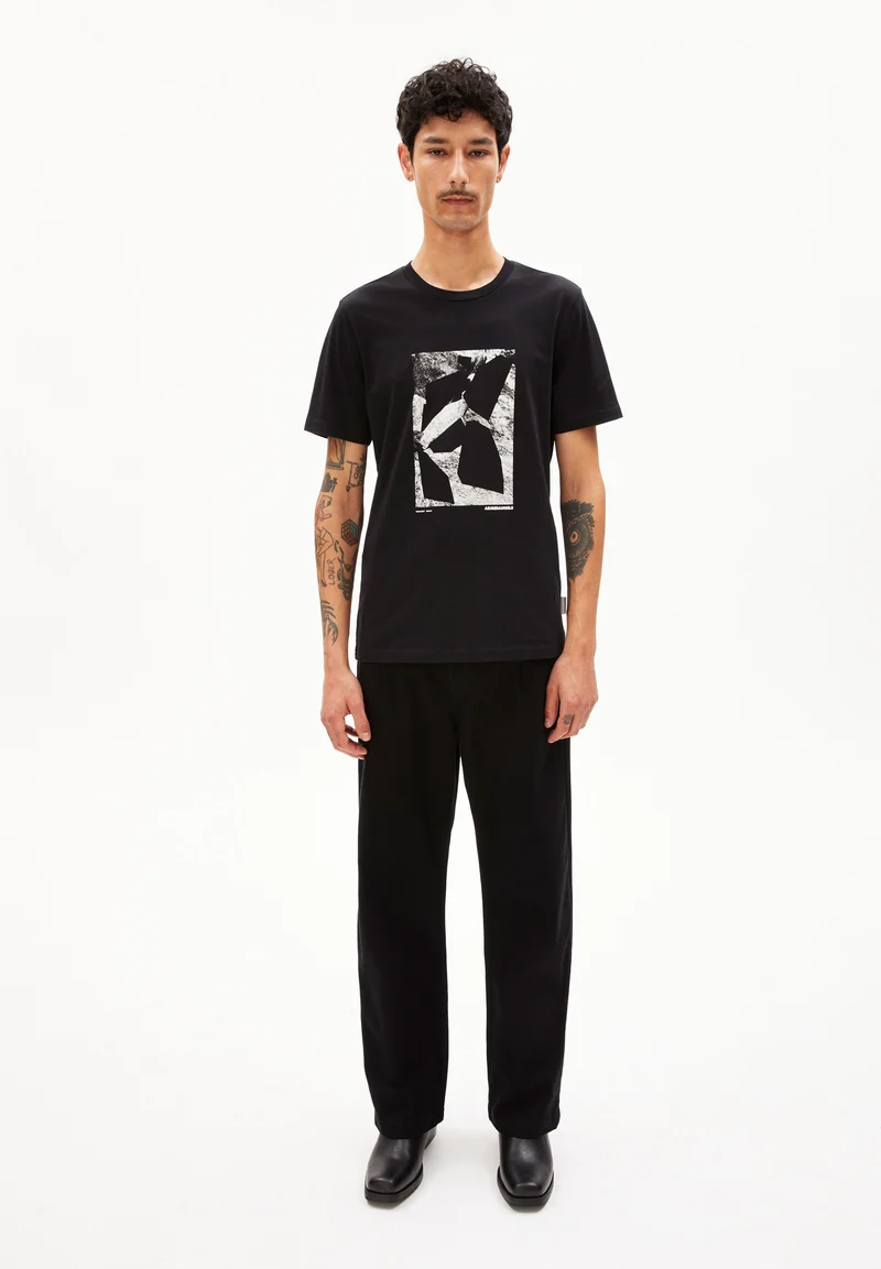 JAAMES ROCKS | black