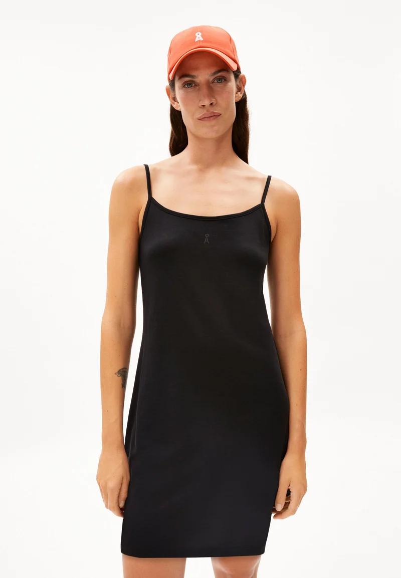 DAARIMA | black