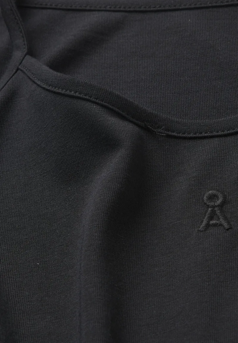 DAARIMA | black