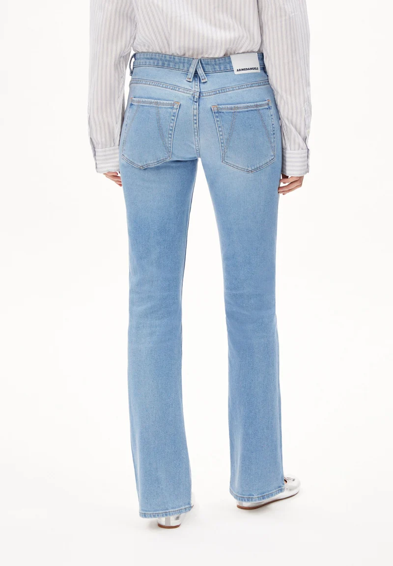 LINNAA LOW | easy blue