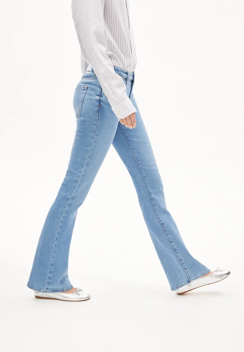 LINNAA LOW | easy blue
