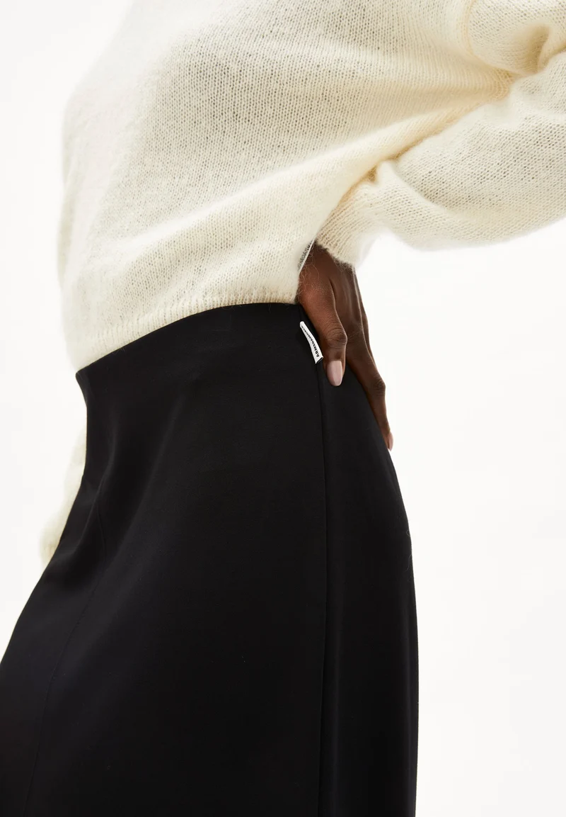 MEDITAA | black