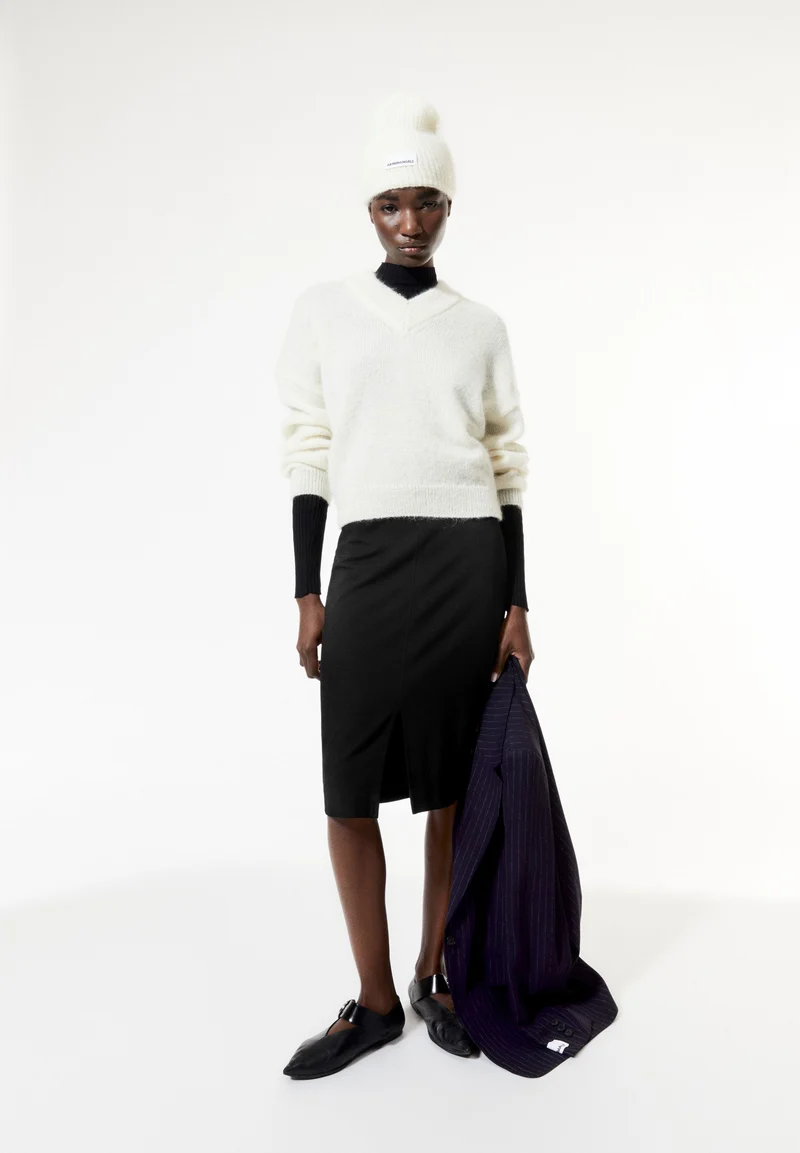 MEDITAA | black