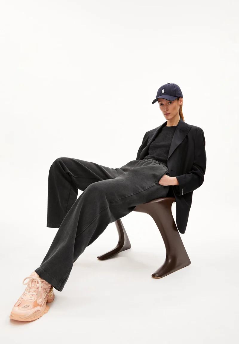 IVAARA WASH | black
