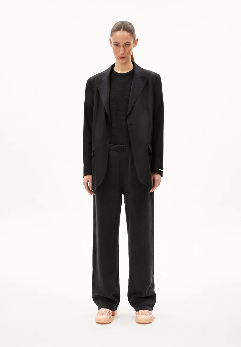 IVAARA WASH | black
